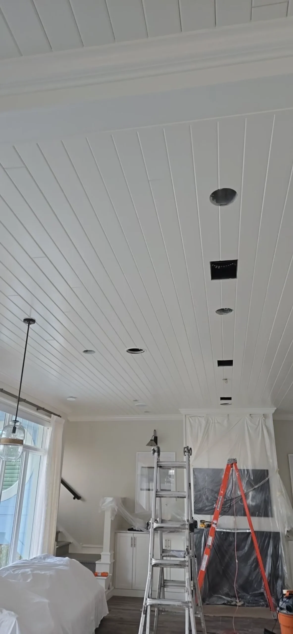 Smooth white ceiling detailed with expert interior painting